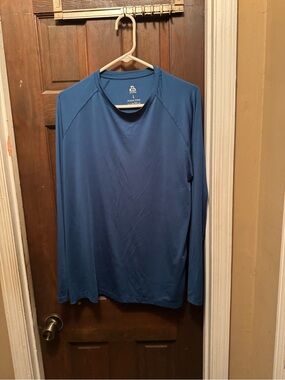Men’s Large Blue Long Sleeve Performance Shirt
